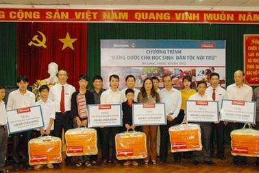 Chăn ấm đã lên với học trò nghèo nơi đỉnh đầu Tổ quốc 