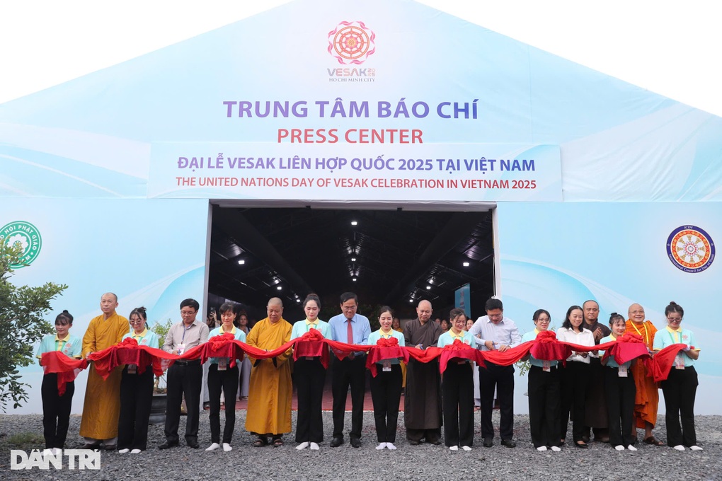 Hàng triệu Phật tử trên thế giới đang hướng về Đại lễ Vesak 2025 ở TPHCM - 1 Hàng triệu Phật tử trên thế giới đang hướng về Đại lễ Vesak 2025 ở TPHCM