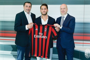 Chi 25 triệu euro, AC Milan chính thức sở hữu “Vua sút phạt”