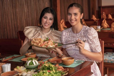 Hoa hậu siêu quốc gia ăn món ngon miền Tây cùng Emily Hồng Nhung