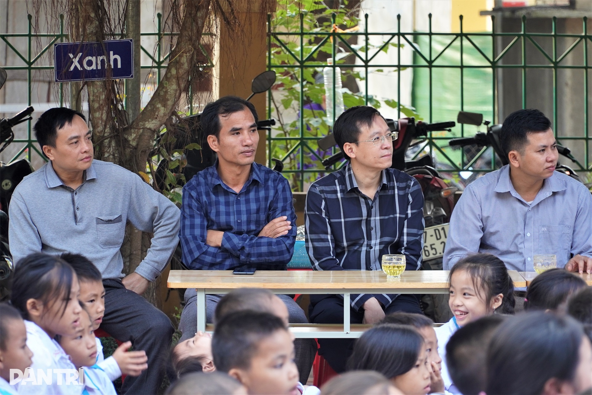 Từ nay, mùa mưa các em sẽ không sợ ẩm mốc, mùa hè không sợ nóng - 2 Từ nay, mùa mưa các em sẽ không sợ ẩm mốc, mùa hè không sợ nóng - 2