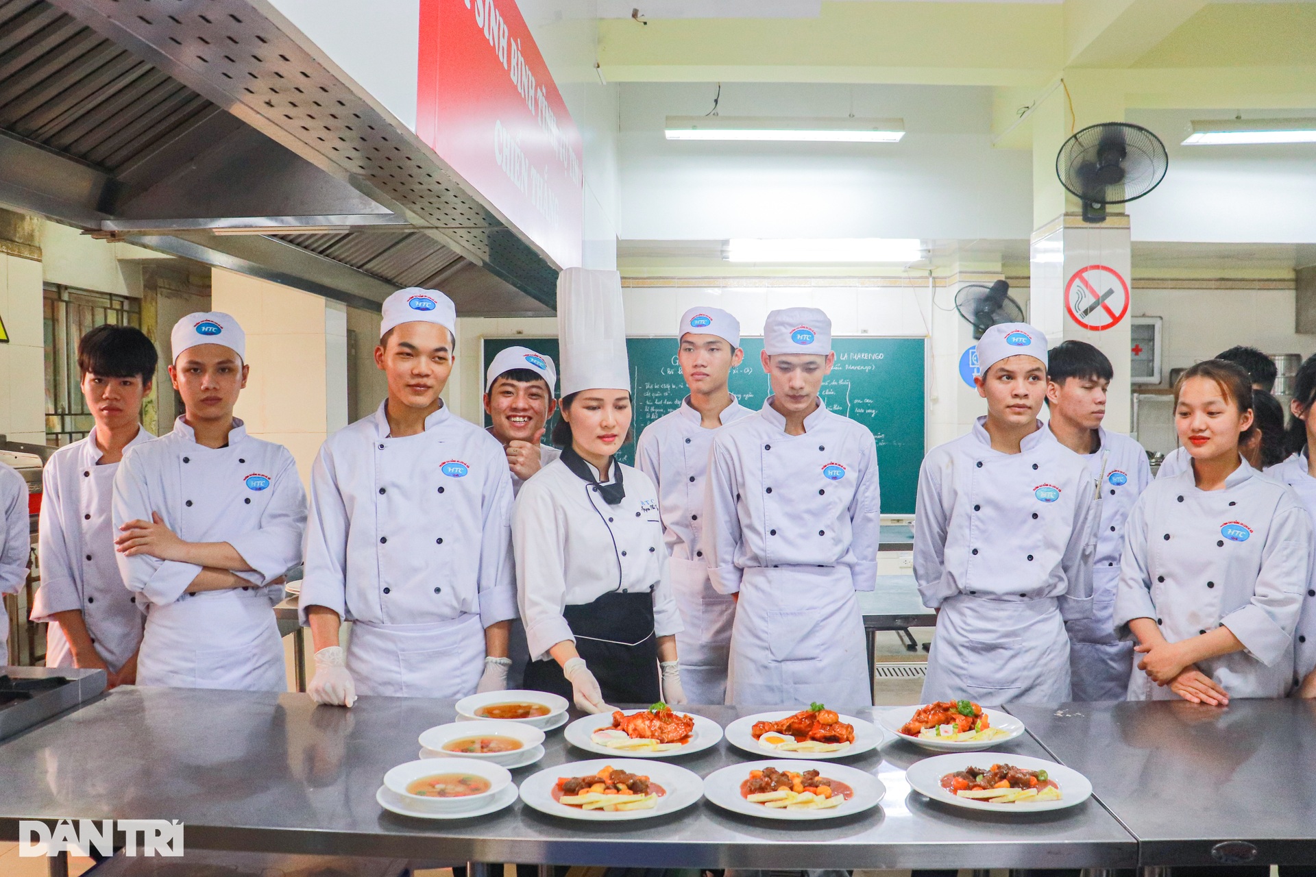 Nghề đầu bếp lên ngôi, sinh viên năm thứ hai đã kiếm 10 triệu/tháng - 10 Nghề đầu bếp lên ngôi, sinh viên năm thứ hai đã kiếm 10 triệu/tháng - 10