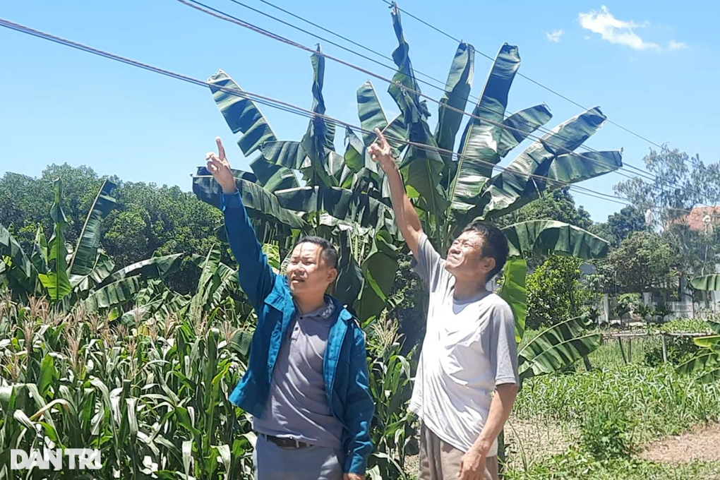 Hiểm nguy rình rập ngay trên đầu hàng trăm hộ dân - 2 Hiểm nguy rình rập ngay trên đầu hàng trăm hộ dân - 2