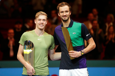 Medvedev lên ngôi ở Vienna Open, Aliassime vô địch Basel Open