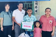 Chồng mất vì Covid-19, vợ khốn khó lo 2 con thơ được giúp hơn 80 triệu đồng