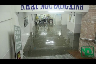 Nhiều hầm để xe ở quận Phú Nhuận ngập sâu sau mưa lớn