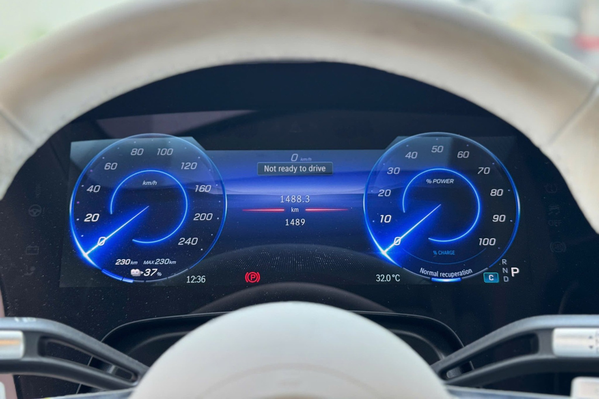 Xe sang chạy điện Mercedes-Benz EQS mất giá 2,4 tỷ sau chỉ 1.500km lăn bánh - 3 Xe sang chạy điện Mercedes-Benz EQS mất giá 2,4 tỷ sau chỉ 1.500km lăn bánh - 3