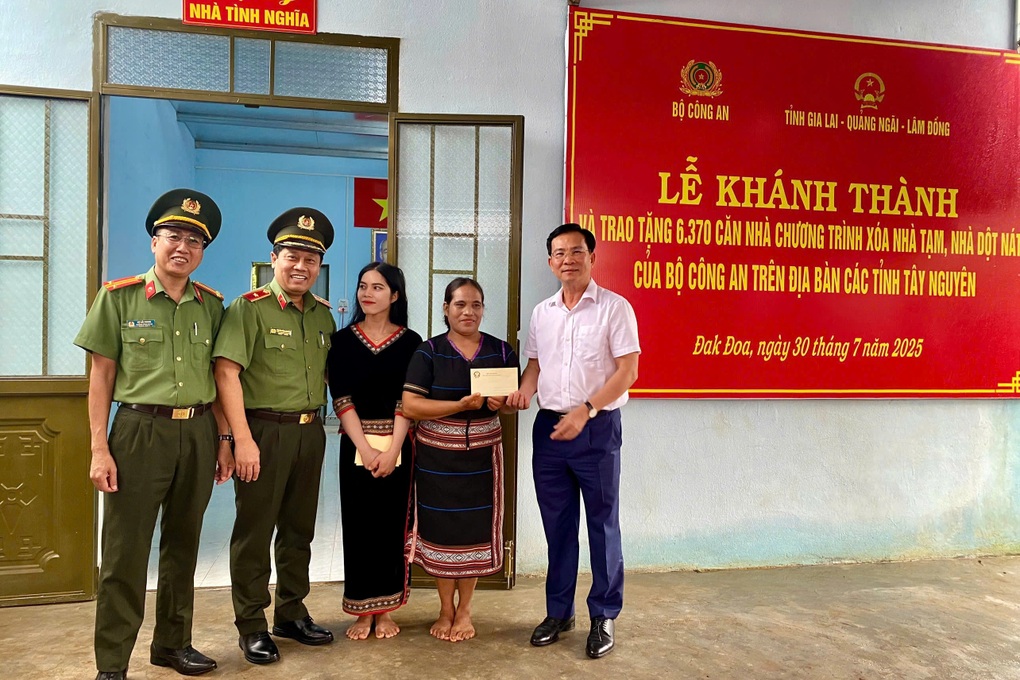 Bộ Công an xây dựng, cải tạo hơn 6.300 căn nhà tại Tây Nguyên - 2 Bộ Công an xây dựng, cải tạo hơn 6.300 căn nhà tại Tây Nguyên - 2