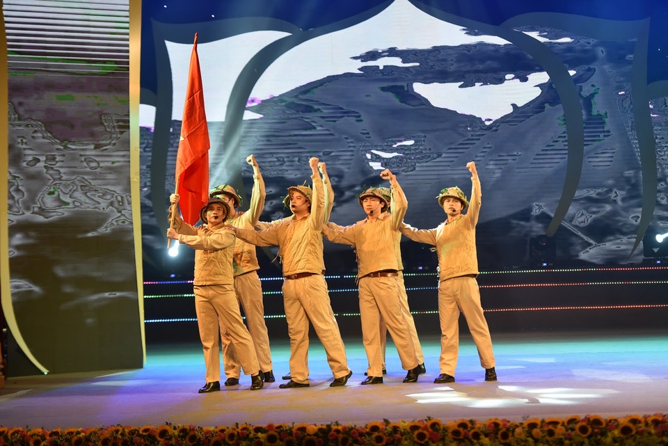 “Sao Độc lập”- xúc động những cuộc giao lưu với nhân chứng lịch sử - 7 “Sao Độc lập”- xúc động những cuộc giao lưu với nhân chứng lịch sử - 7