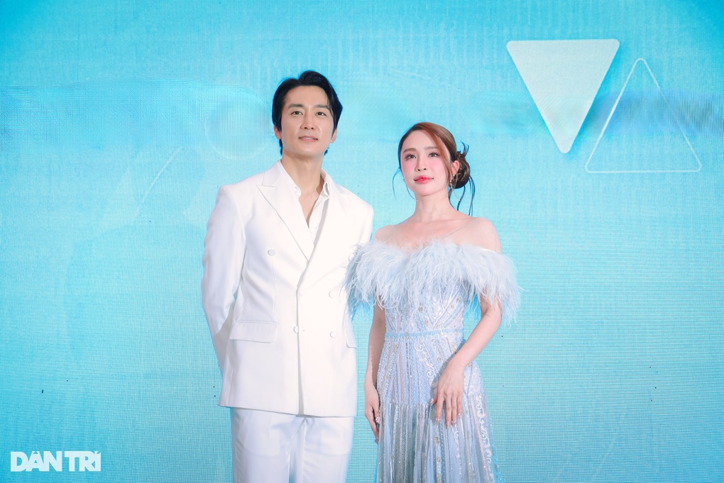 Tài tử Trái tim mùa thu lịch lãm, bảnh bao xuất hiện tại Hà Nội - 6 Tài tử Trái tim mùa thu lịch lãm, bảnh bao xuất hiện tại Hà Nội - 6