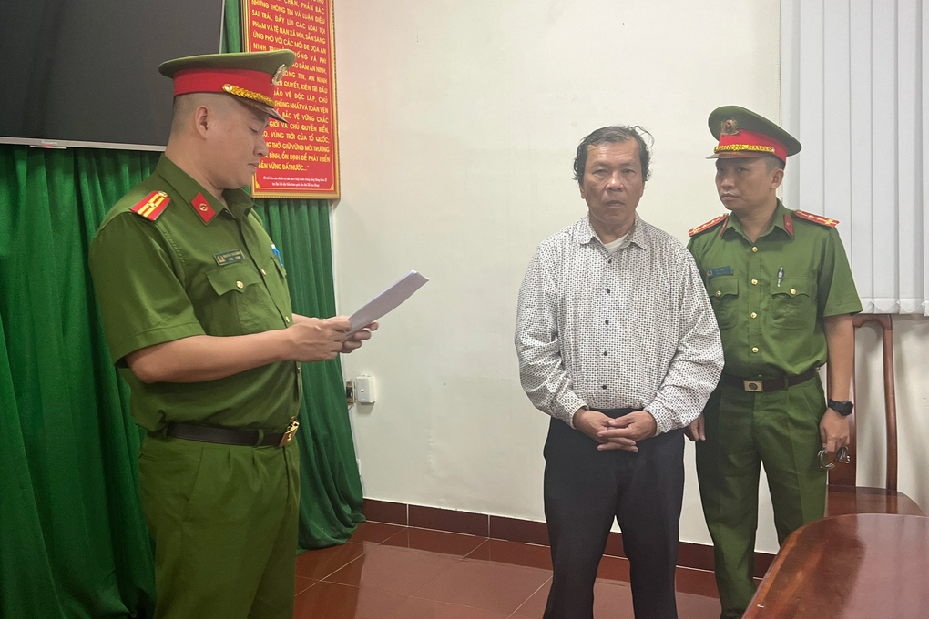 Nhà báo Hàn Ni, luật sư Trần Văn Sỹ, Đặng Anh Quân đối diện hình phạt nào? - 2 Nhà báo Hàn Ni, luật sư Trần Văn Sỹ, Đặng Anh Quân đối diện hình phạt nào? - 2