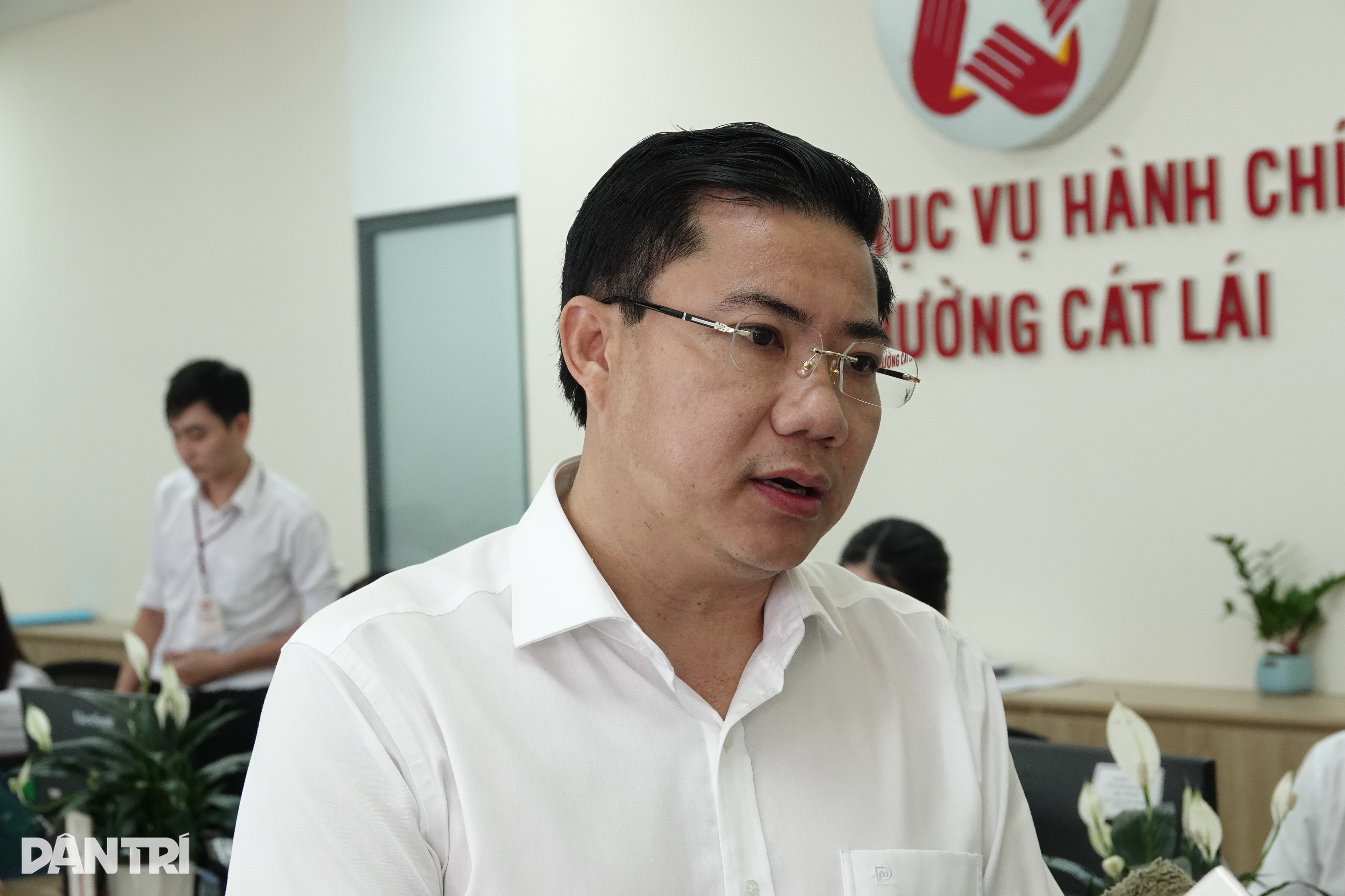Lượng công việc tăng gấp 5 lần, công chức tăng ca đến tối muộn - 5 Lượng công việc tăng gấp 5 lần, công chức tăng ca đến tối muộn - 5