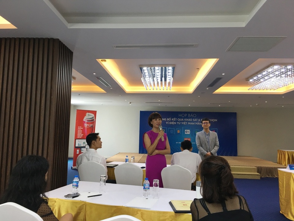 Khách ít mua vé máy bay, vé xem phim, ví điện tử “tụt” doanh thu - 2