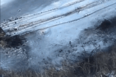 Xe bọc thép Nga nổ tung sau màn cận chiến ở miền Đông Ukraine