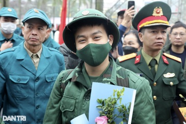 Đang nuôi con nhỏ có được hoãn đi nghĩa vụ quân sự?