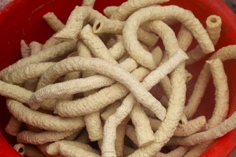 Nghề chỉ làm vào mùa mưa, mang niềm vui đi khắp thôn xóm