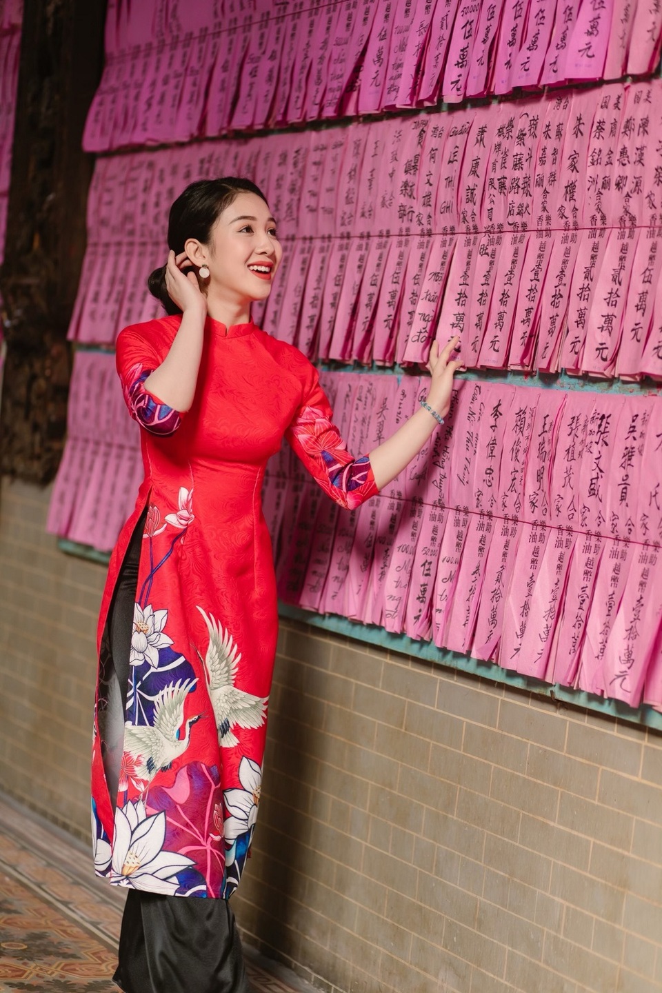 Hoa khôi ĐH Công nghệ TP.HCM duyên dáng trong bộ ảnh đón Xuân - 9 Hoa khôi ĐH Công nghệ TP.HCM duyên dáng trong bộ ảnh đón Xuân - 9
