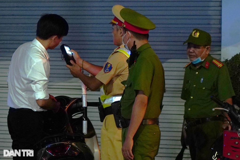Hậu Giang ra tối hậu thư xử lý nghiêm cán bộ có nồng độ cồn khi lái xe - 1 Hậu Giang ra tối hậu thư xử lý nghiêm cán bộ có nồng độ cồn khi lái xe - 1