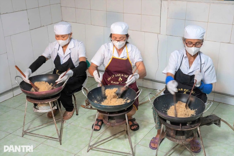 Làm ruốc cá rô tiến vua bán Tết giúp người đàn ông đổi đời - 4 Làm ruốc cá rô tiến vua bán Tết giúp người đàn ông đổi đời - 4
