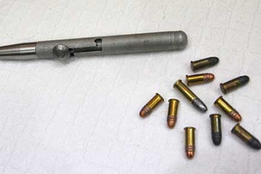 Bắt đối tượng mang súng đi “dạo phố”