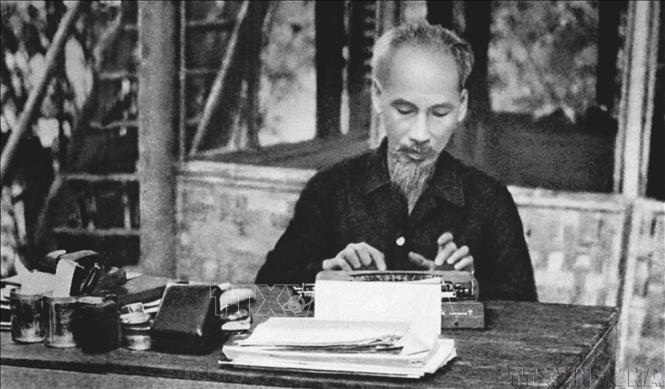 Hồ Chí Minh - Người sáng lập nền báo chí cách mạng Việt Nam - 2 Hồ Chí Minh - Người sáng lập nền báo chí cách mạng Việt Nam - 2
