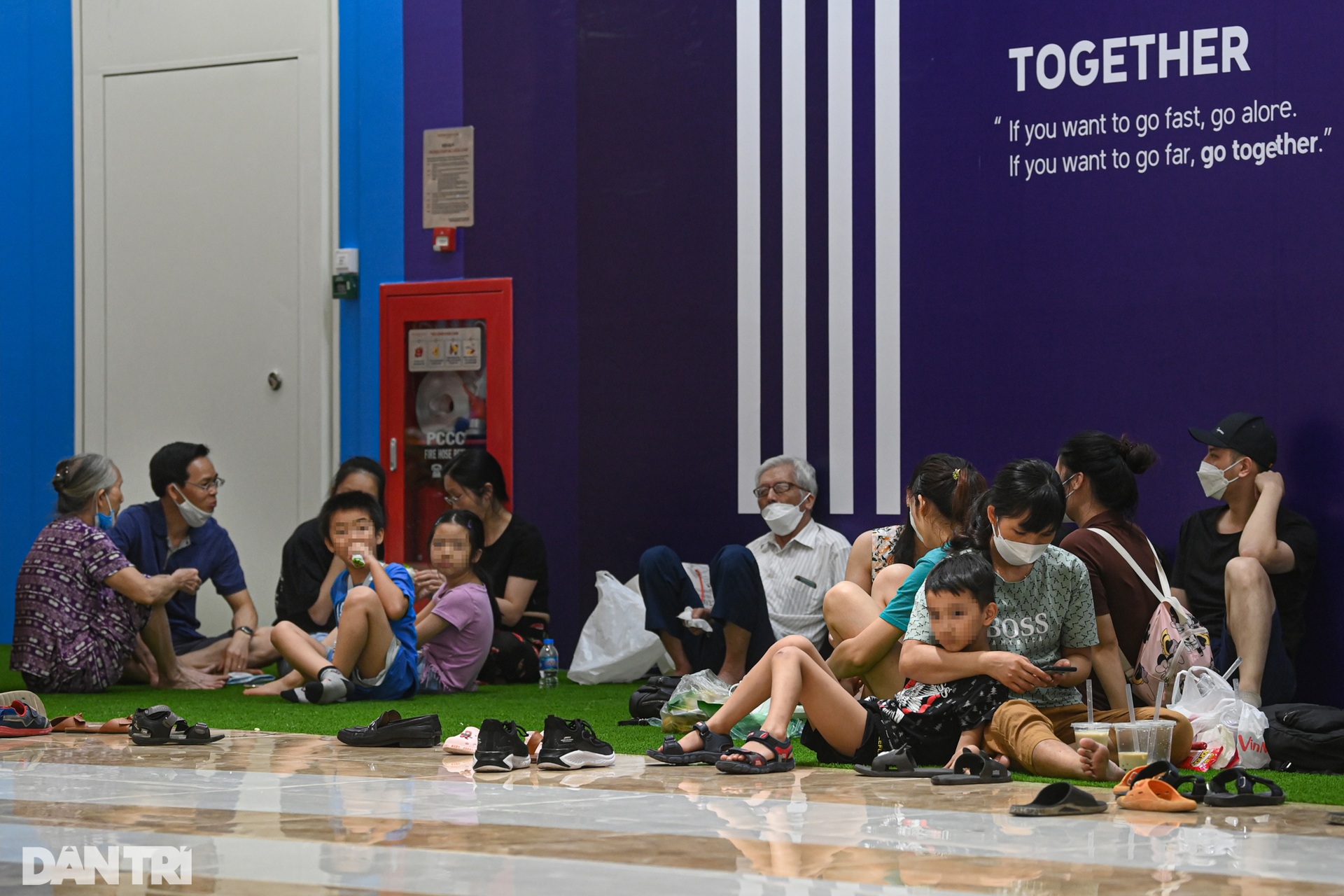 Công viên, hàng quán ở Hà Nội chật kín khách ngày đầu kỳ nghỉ lễ - 12