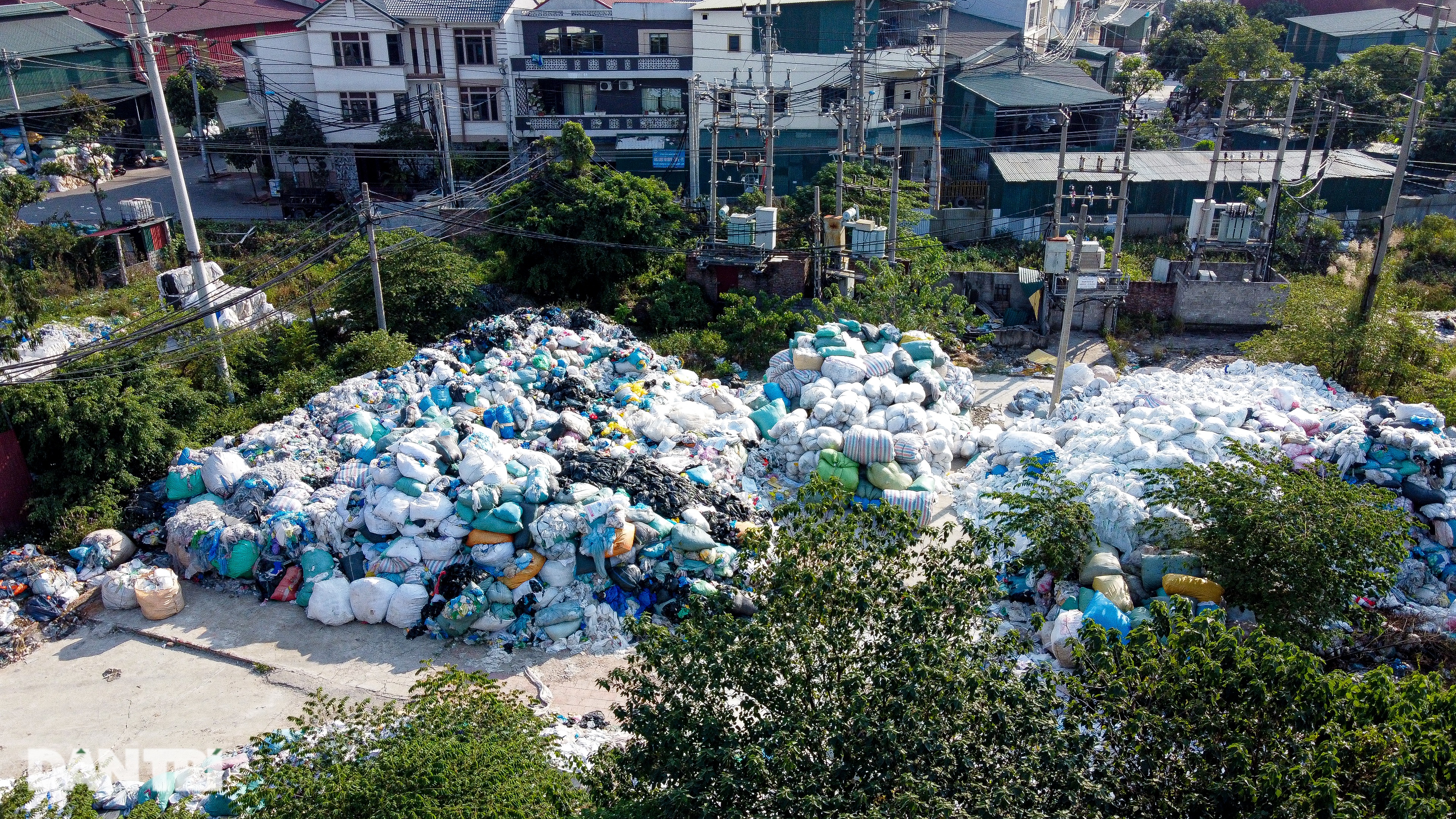 Ngôi làng tái chế lớn nhất Việt Nam, tỷ phú nhập rác quốc tế về làm giàu - 4 Ngôi làng tái chế lớn nhất Việt Nam, tỷ phú nhập rác quốc tế về làm giàu - 4