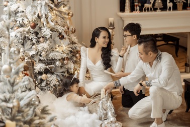 Khoảnh khắc đón Giáng sinh ấm áp của gia đình doanh nhân Bích Nguyệt