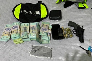 Thu được 2 khẩu súng, 40 viên đạn, 1,2 tỷ từ gã cướp ngân hàng