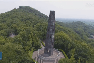 Tòa tháp "nghiêng vẹo" 7 độ, chân tháp bị phá hủy, nhưng tồn tại 1.000 năm