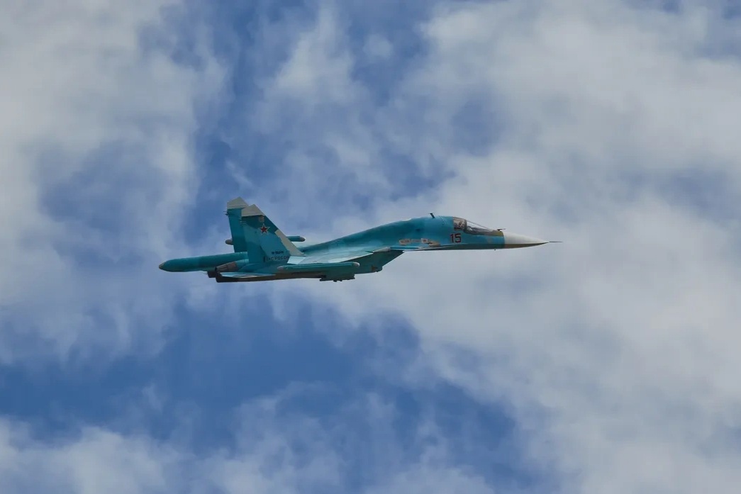 Ukraine tấn công căn cứ Nga, phá hủy 4 tiêm kích Su-34 - 1