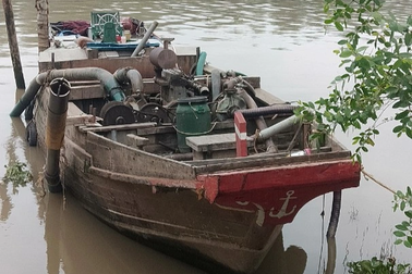 Dấu hiệu 4 tội danh trong vụ công an đứt lìa chân khi truy đuổi cát tặc