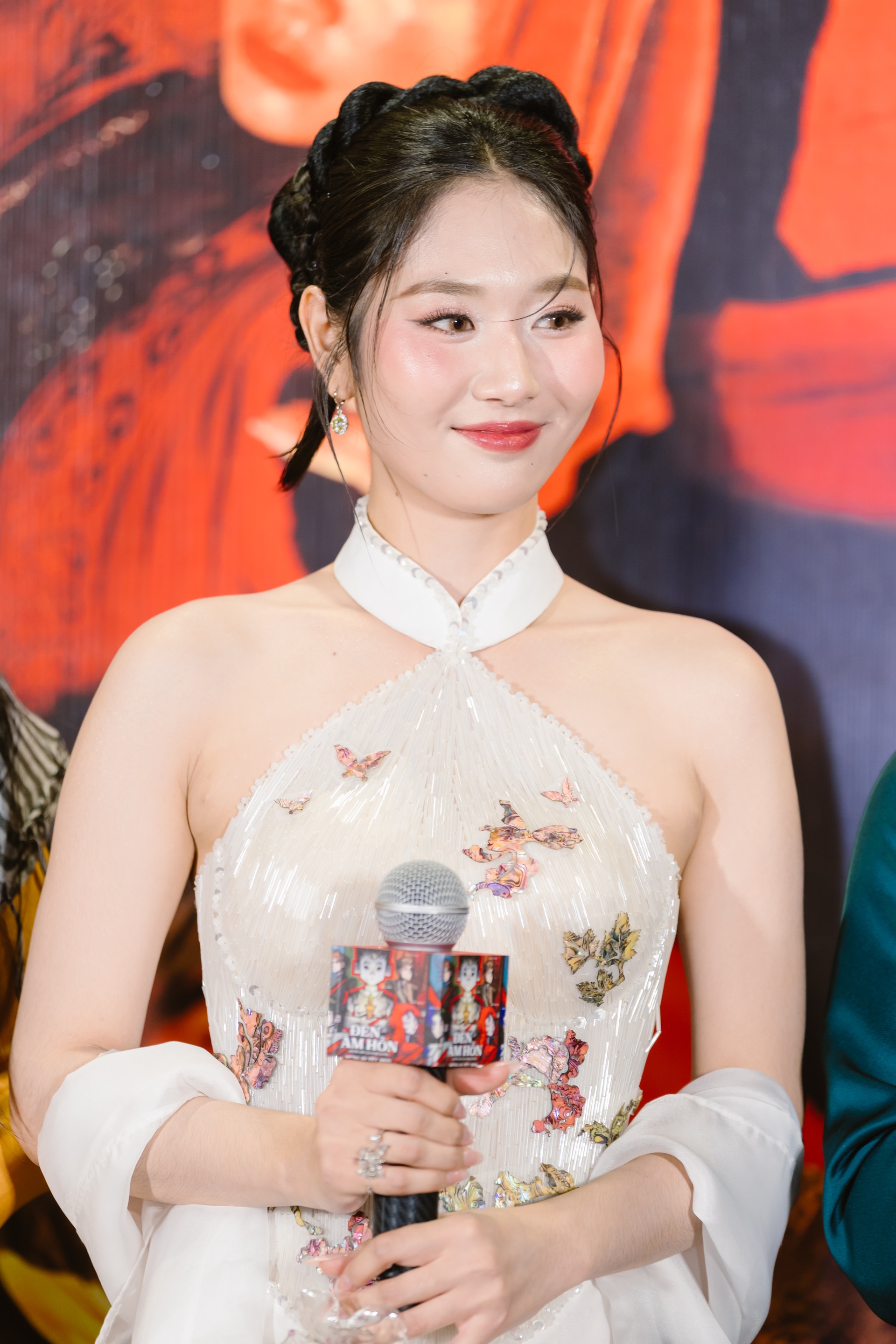 Midu xuất hiện với ngoại hình gây chú ý ở thảm đỏ phim kinh dị Đèn âm hồn - 3