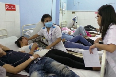 Nhân lực y tế buộc phải luân phiên công tác 12 tháng