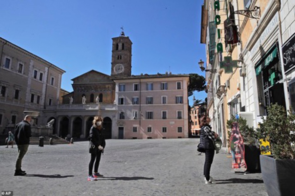 Kể chuyện giữ khoảng cách thời Covid-19 bằng hình ảnh - 3 Kể chuyện giữ khoảng cách thời Covid-19 bằng hình ảnh - 3