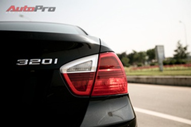 BMW 320i: “Vé vớt” vào xe hạng sang!