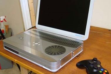 “Độ” Xbox 360 thành laptop 17 inch