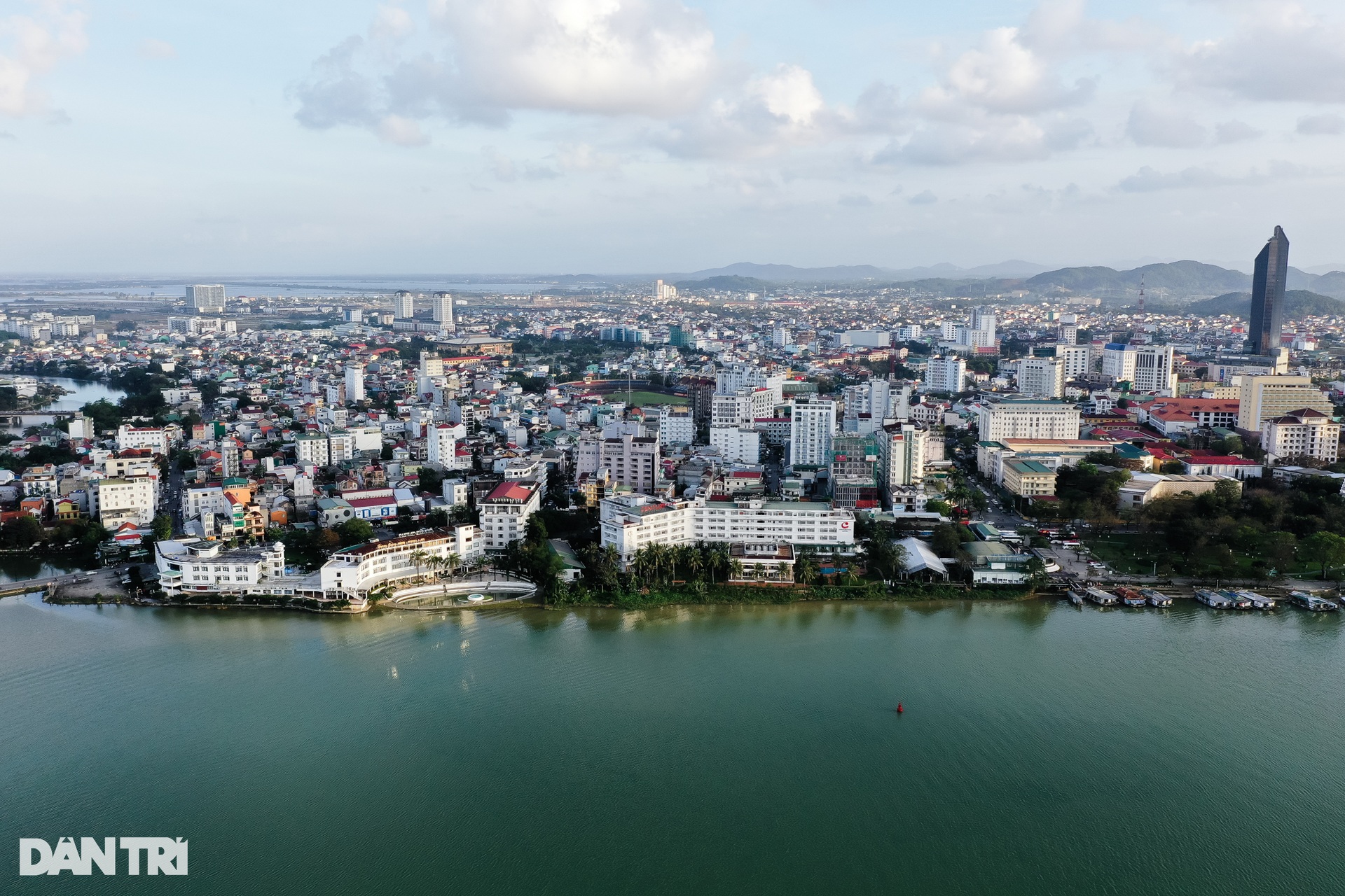 Nét thơ mộng trường tồn của dòng sông di sản chảy qua thành phố Huế - 5 Nét thơ mộng trường tồn của dòng sông di sản chảy qua thành phố Huế - 5
