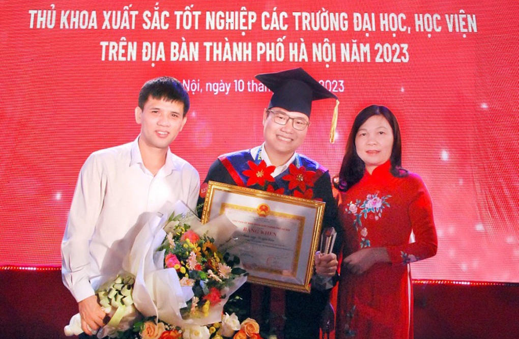 Tốt nghiệp thủ khoa đại học ở tuổi 30 - 4 Tốt nghiệp thủ khoa đại học ở tuổi 30 - 4