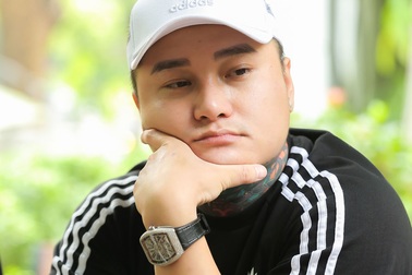 Vũ Duy Khánh: “Tôi từng bị khán giả ném vỡ đầu, đập xe, chửi rủa...”