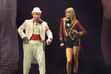 Ed Sheeran và Taylor Swift kiếm bộn tiền trong năm 2018