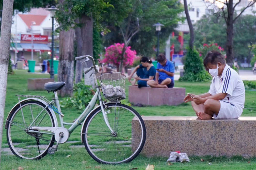 Biển Quy Nhơn vắng lặng sau lệnh cấm tắm để phòng dịch - 9 Biển Quy Nhơn vắng lặng sau lệnh cấm tắm để phòng dịch - 9