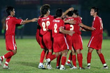 Trốn trại, trác táng và thanh toán nhau 