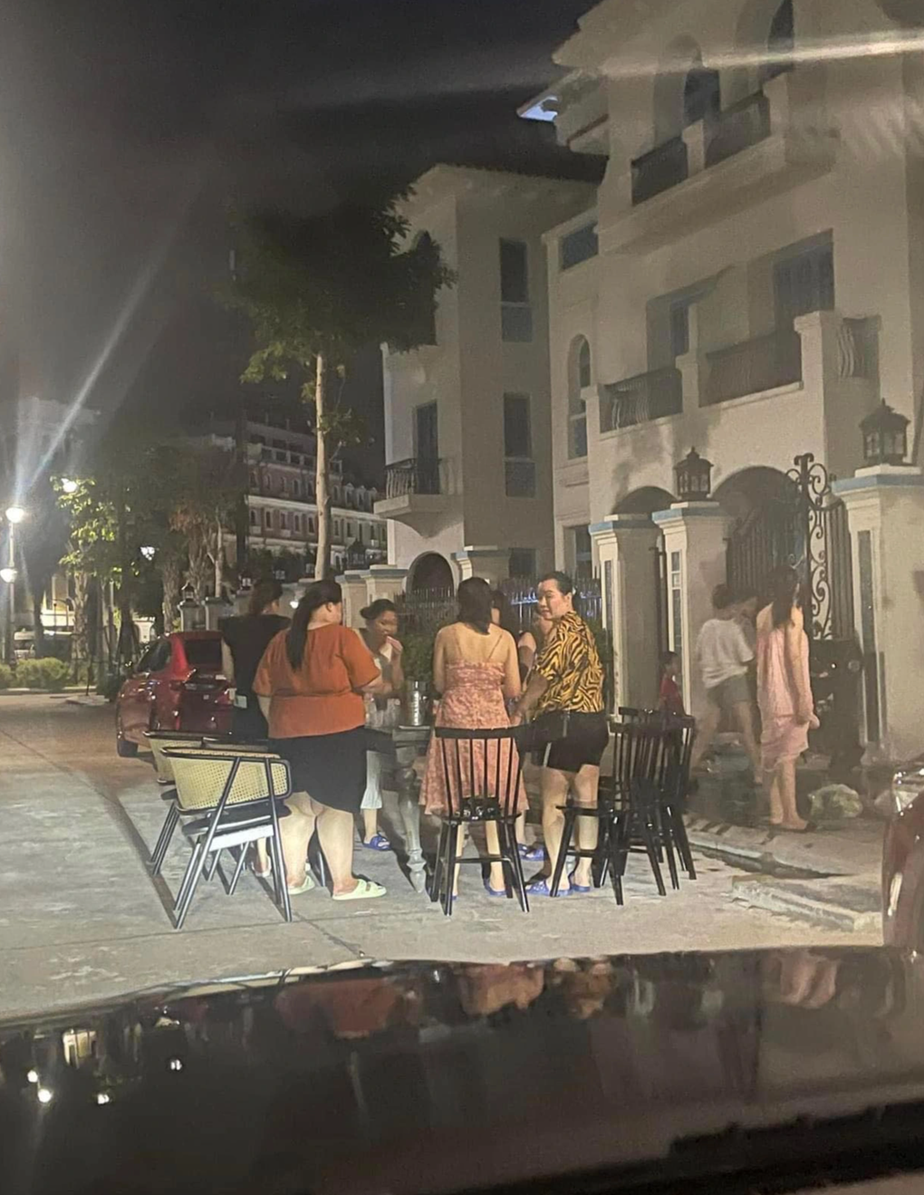 Tranh cãi khách sạn Hạ Long thu thêm 300.000 đồng phí chạy máy phát điện - 2 Tranh cãi khách sạn Hạ Long thu thêm 300.000 đồng phí chạy máy phát điện - 2