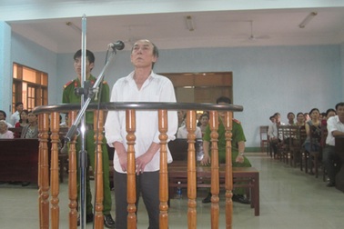 Vụ con bị hiếp dâm, mẹ lo bị kiện: "Yêu râu xanh" nhận 17 năm tù