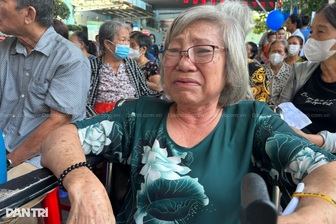 "Tôi chỉ mong có bảo hiểm y tế 100% để được chữa bệnh đến lúc hết đời..."