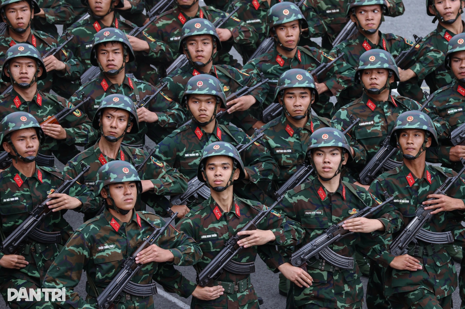 Hình ảnh ấn tượng tại lễ ra quân huấn luyện năm 2025 của Bộ Tư lệnh TPHCM - 1 Hình ảnh ấn tượng tại lễ ra quân huấn luyện năm 2025 của Bộ Tư lệnh TPHCM - 1