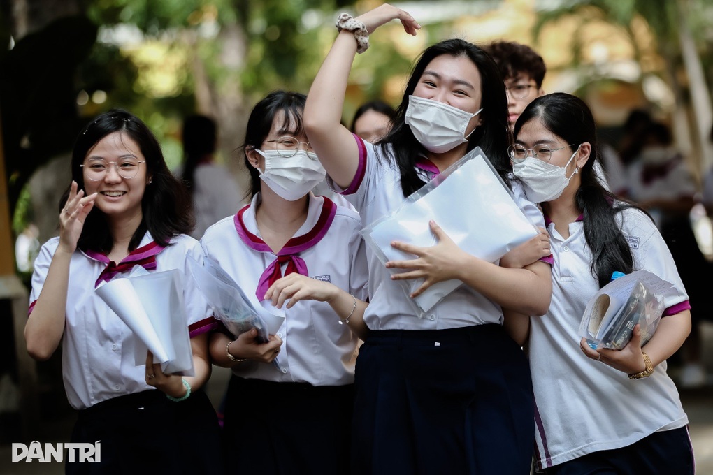 Điểm chuẩn Trường Đại học Kinh tế Quốc dân cao nhất 27,65 - 1 Điểm chuẩn Trường Đại học Kinh tế Quốc dân cao nhất 27,65 - 1