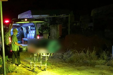 Đi bắt cua dọc suối, người dân tá hỏa khi phát hiện thi thể phụ nữ lõa thể