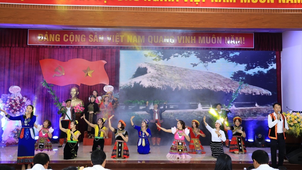 Khánh thành khu thiết chế văn hóa, thể thao kiểu mẫu tổ dân phố Tam Quang - 2 Khánh thành khu thiết chế văn hóa, thể thao kiểu mẫu tổ dân phố Tam Quang - 2
